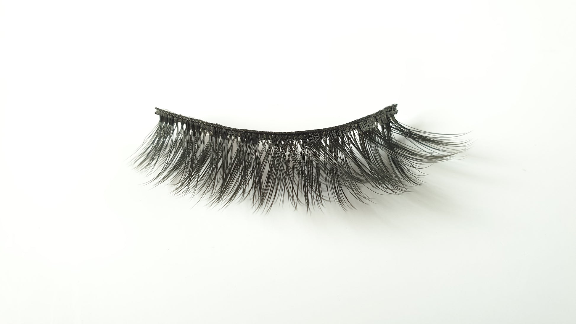 Essential lashes for wispy, feathery lash lovers! Our lashes are made with super thin PBT silk fibres, and 100% vegan & cruelty free, they are perfect for a full glam look and are re-usable more than 30 times.