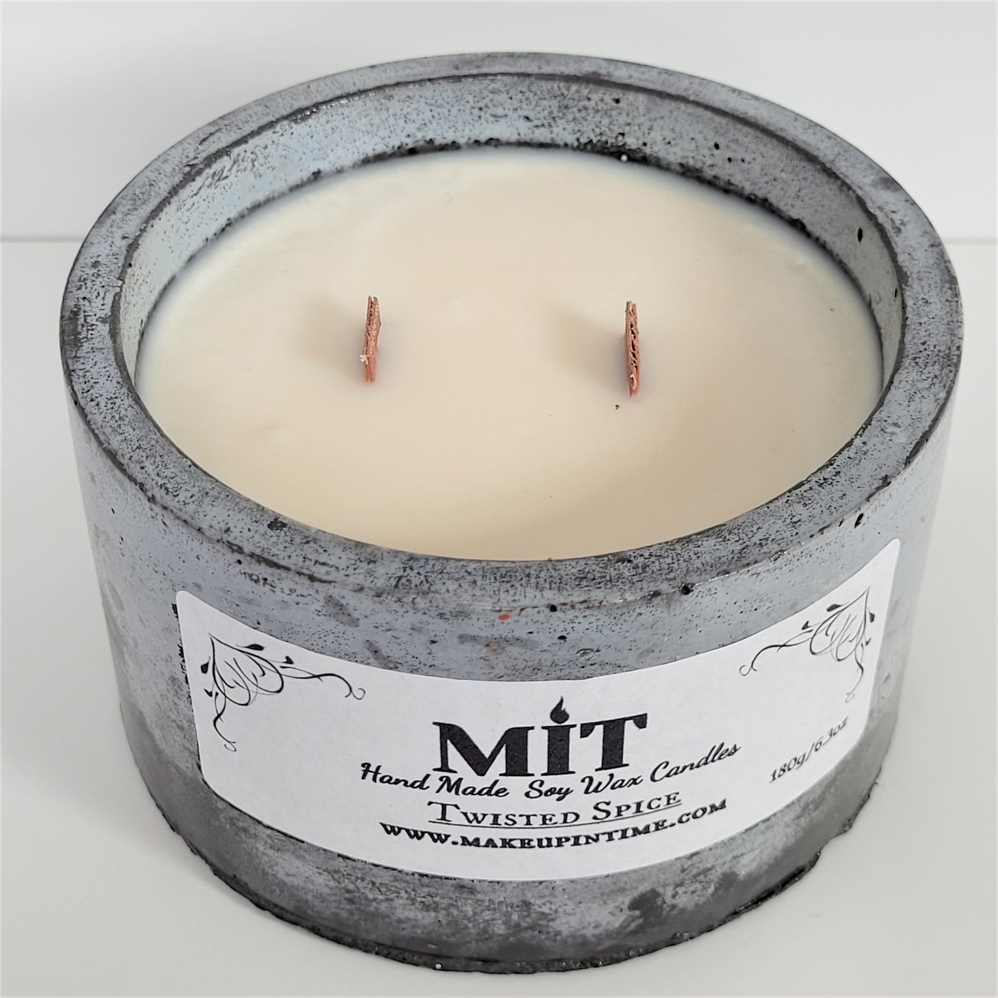 This luxury limited edition candle fantastic bold, rich scent with a woody sexy aroma and If you have them plug-in fragrances within your home, these candles will have a better reaction to when you enter the room.
