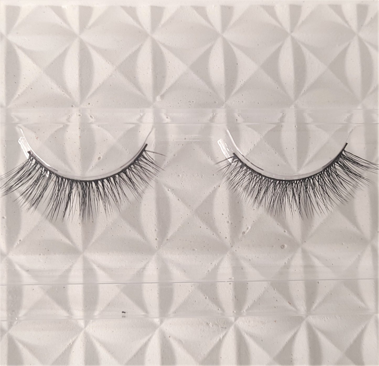 MIT Light Look Synthetic Vegan Silk False 3D Lashes
